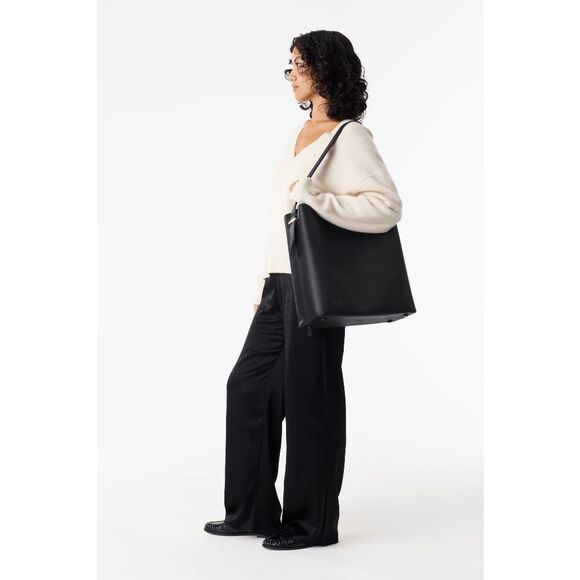 NWT BEIS Wicked Tote in Black - Picture 5 of 6